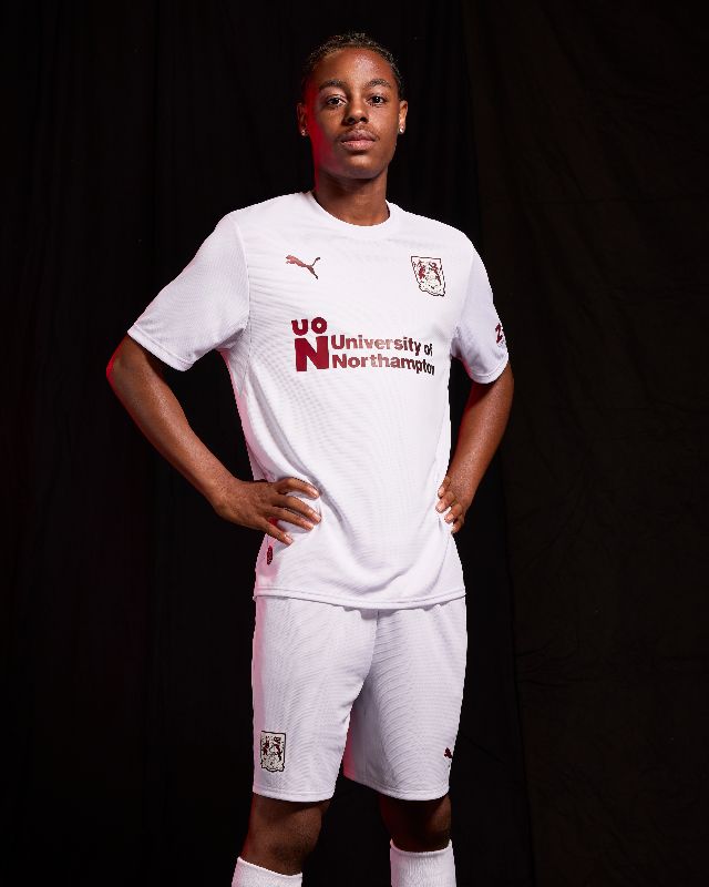 1 × Signed shirt